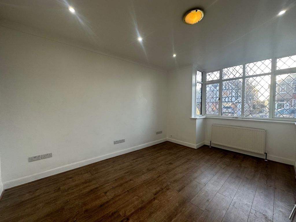 Property photo 3 of 11 Gallery