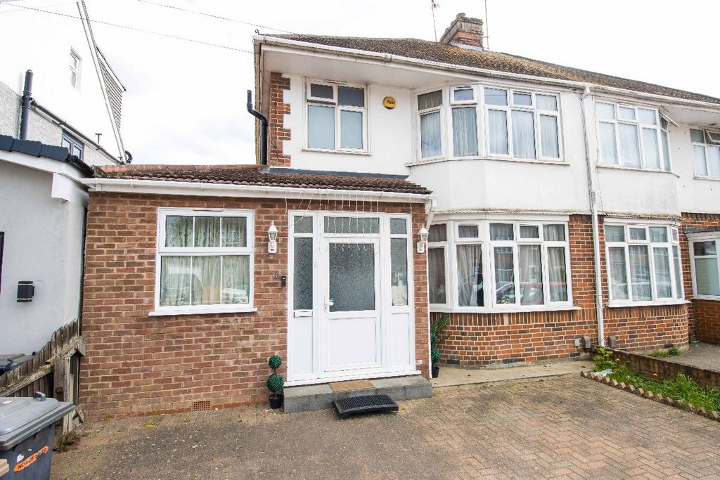 Property photo 2 of 27