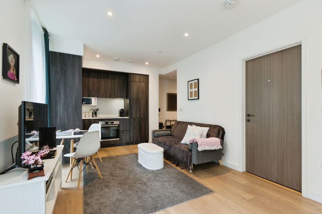 Property photo 3 of 19 Pbox-Img.Jpg