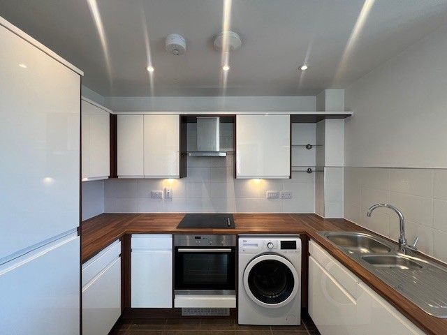 Property photo 3 of 8 Kitchen