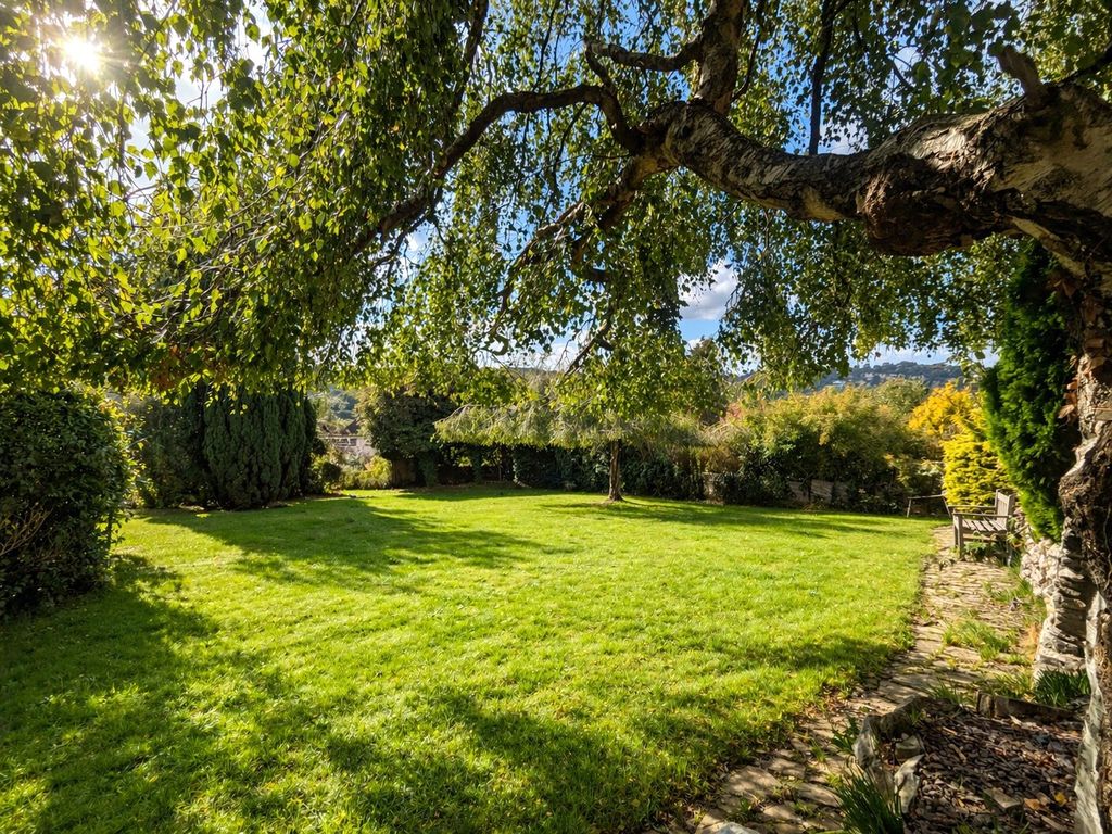 Property photo 3 of 10 Lower Garden