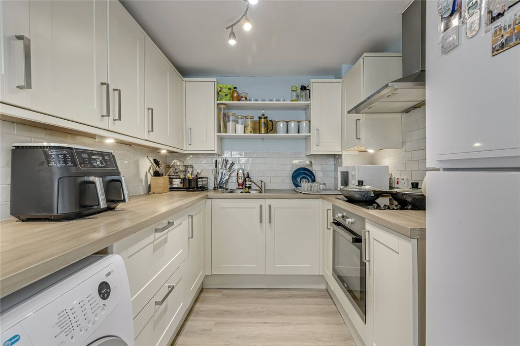 Property photo 3 of 9 Kitchen