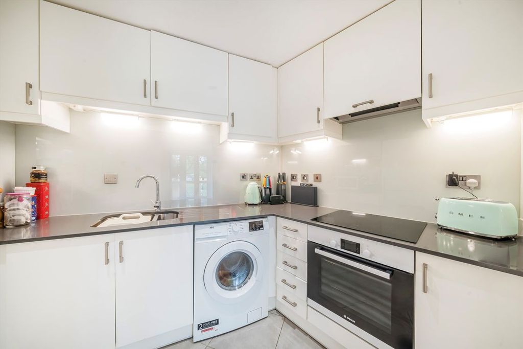 Additional image 4 of 2 bed flat for saleDeerhurst Crescent, Hampton Hill TW12