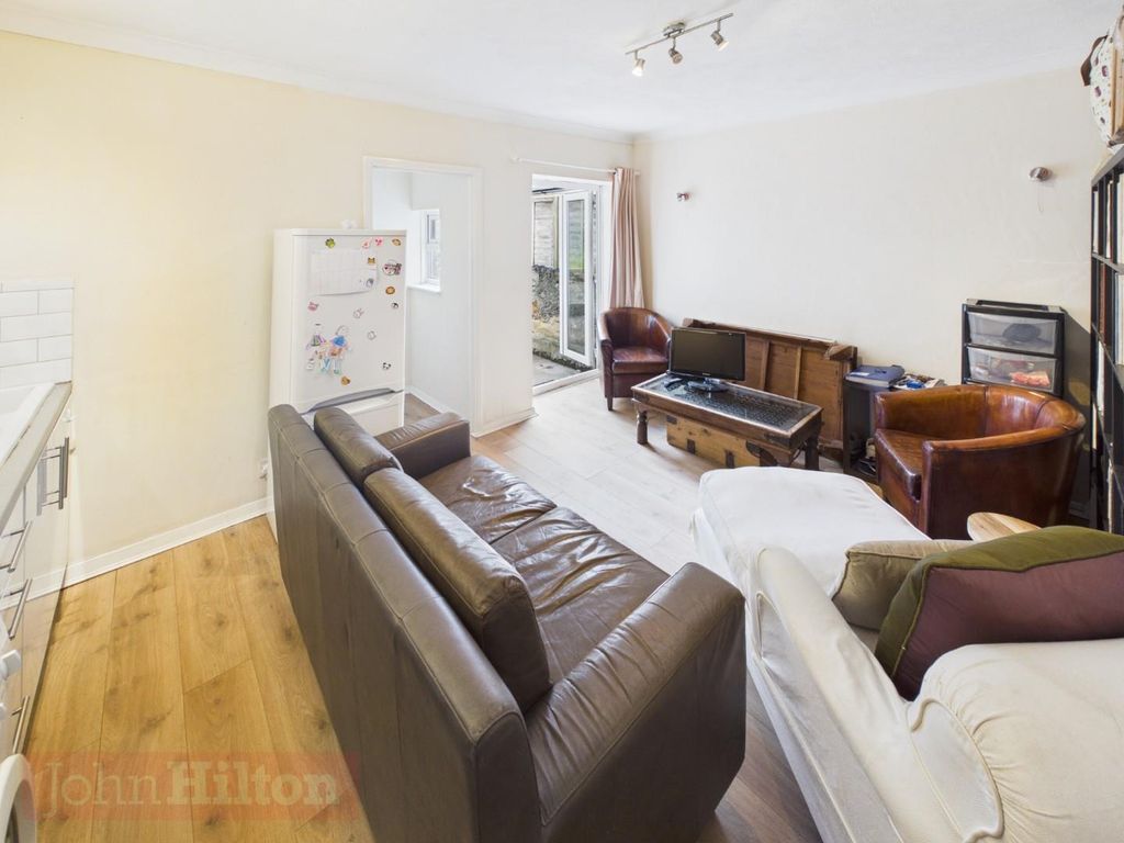 Property photo 3 of 11 Pr0303-Still004.Jpg