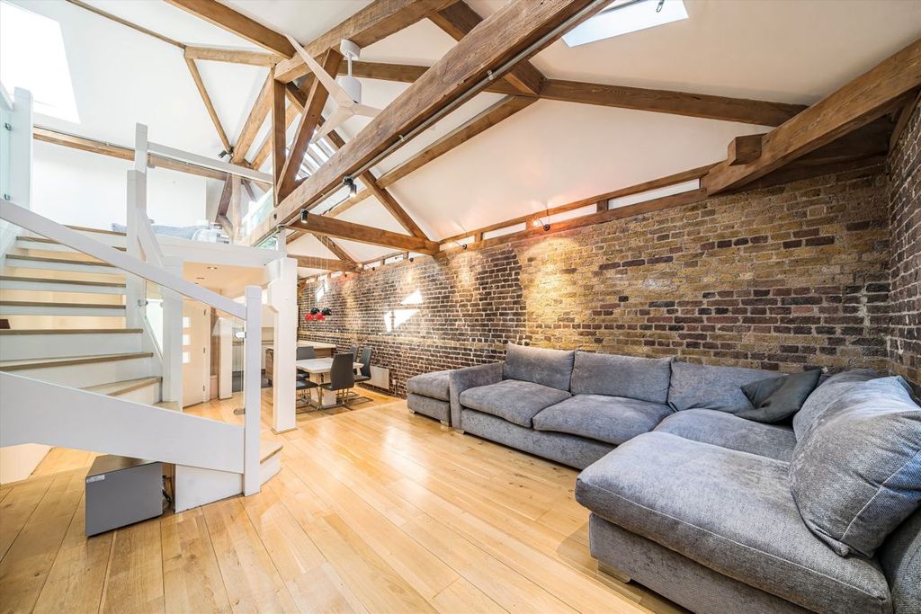 Property photo 2 of 10