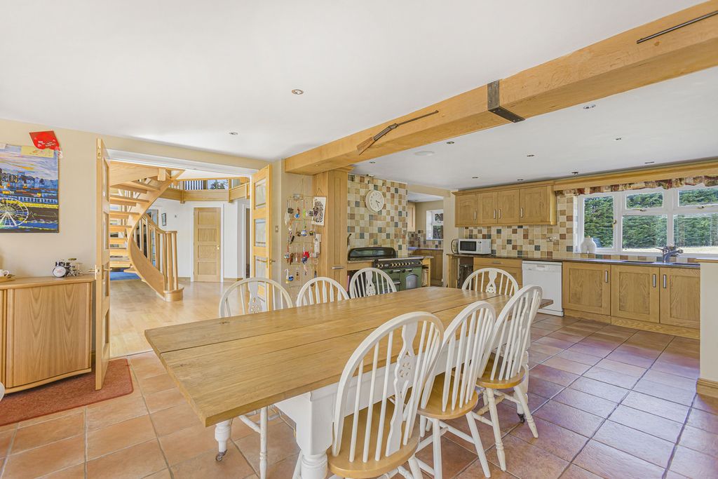 Property photo 3 of 33