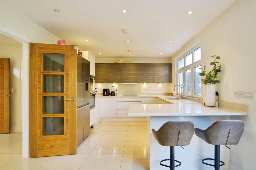 Property photo 3 of 19 Pbox-Img.Jpg