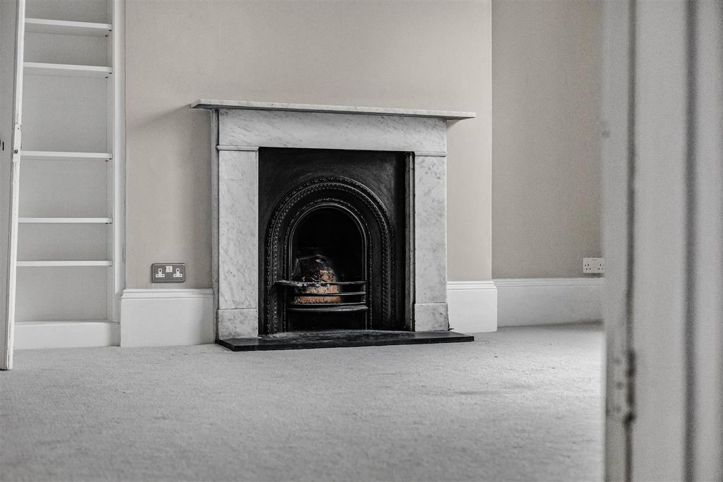 Property photo 3 of 27