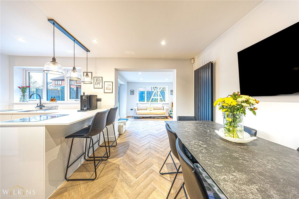 Property photo 3 of 33 Picture No. 10