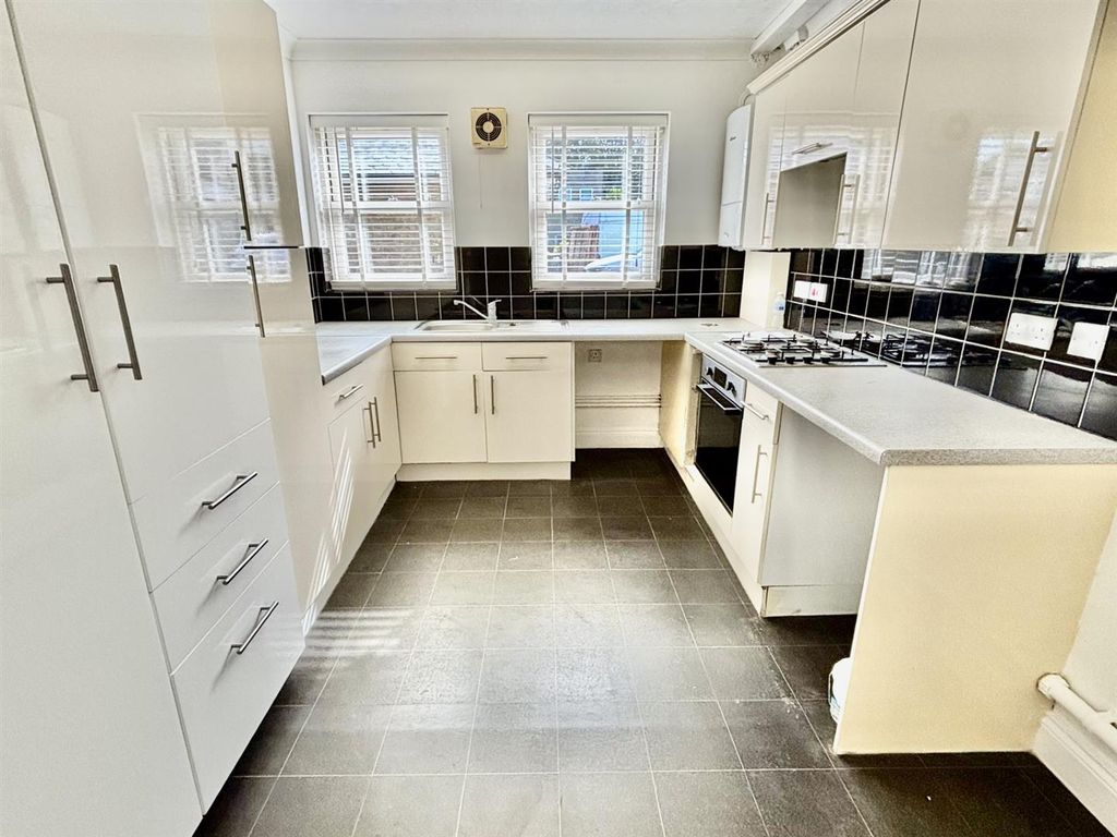 Property photo 2 of 17 Kitchen/Breakfast Room