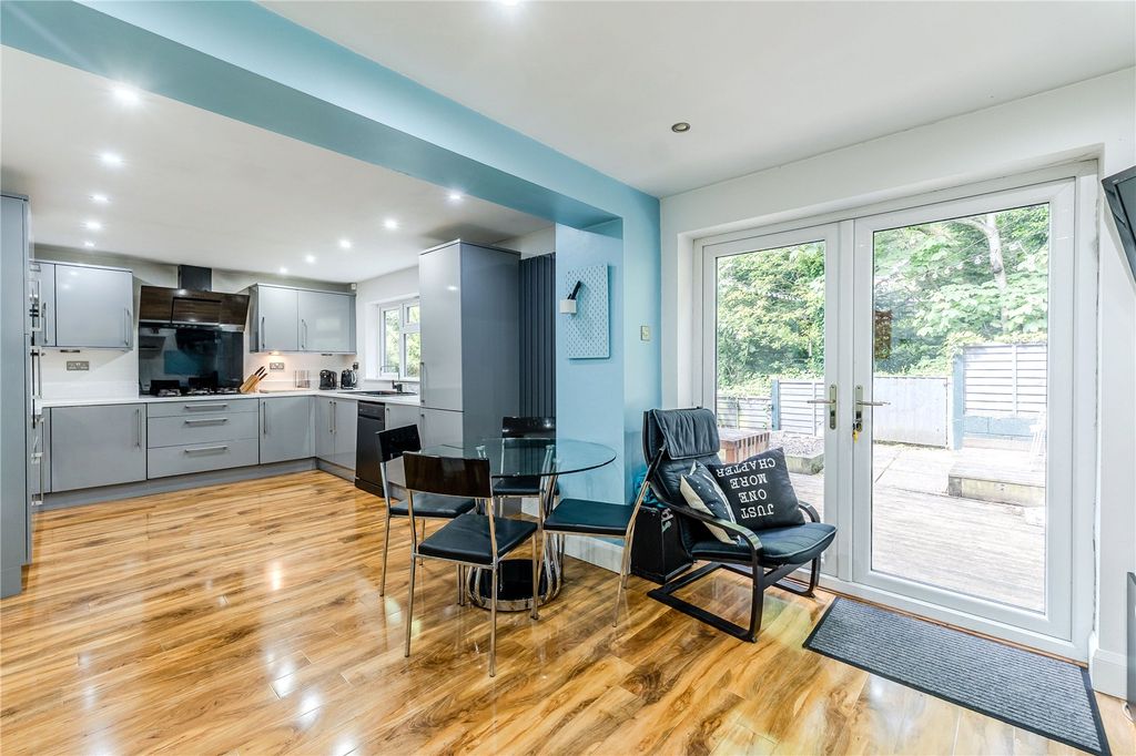 Property photo 2 of 16 Dining Kitchen
