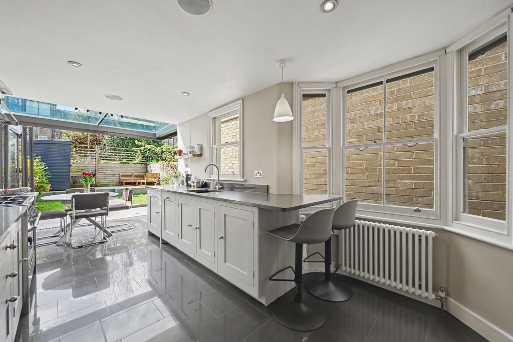 Property photo 3 of 23