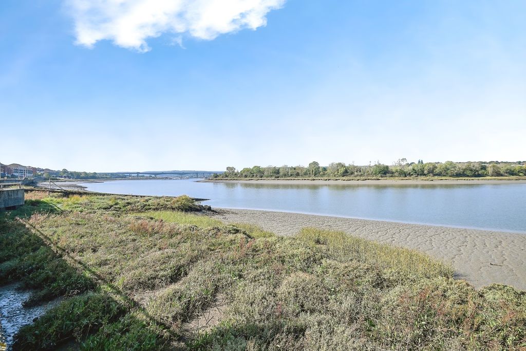 Property photo 2 of 17 Photo