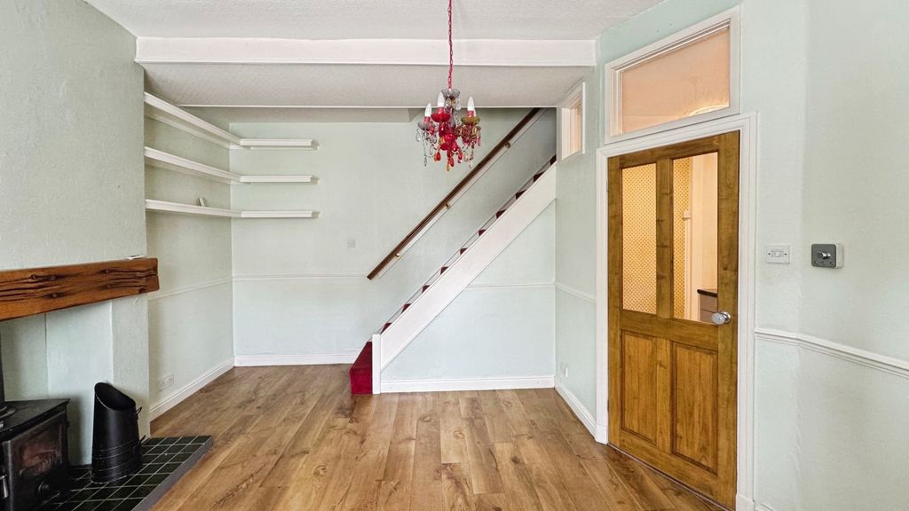 Property photo 2 of 12 6d1d40F9-7E-46Fa-B182-E2Aca4D97137-438-000000027B9