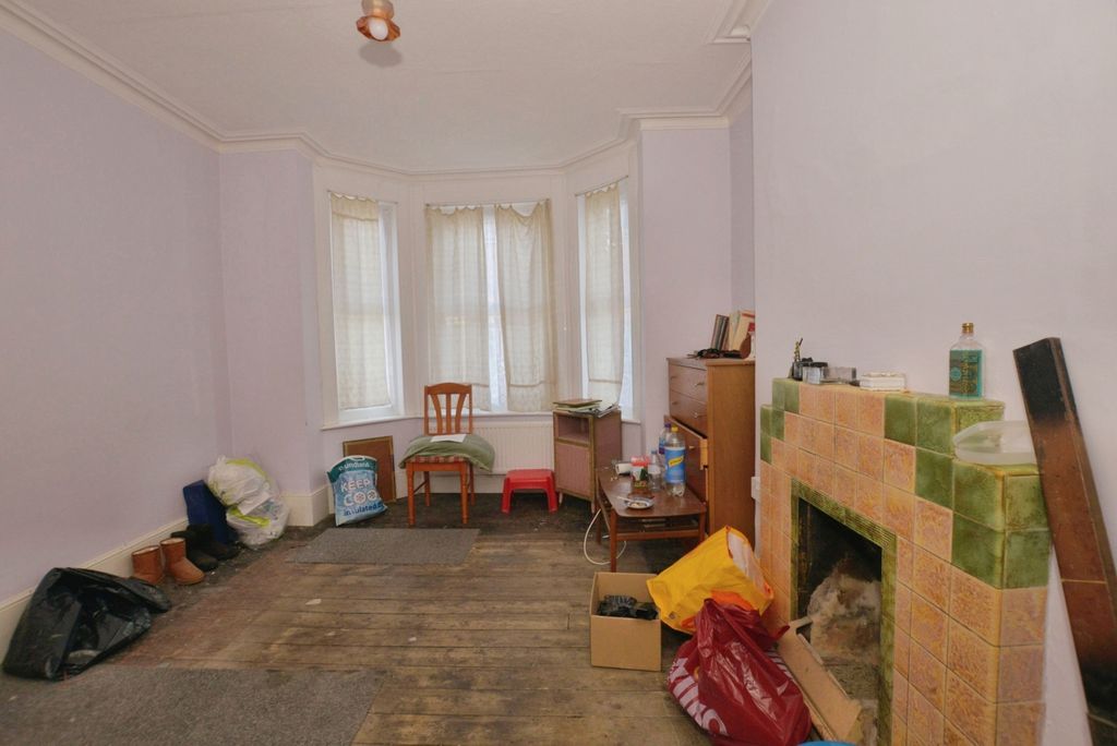 Property photo 2 of 12 Lounge