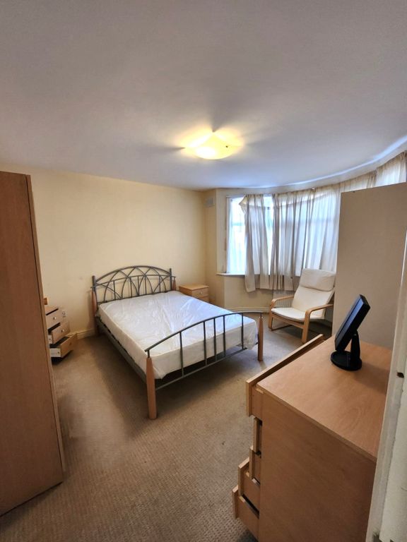 Property photo 2 of 5 Locket 9