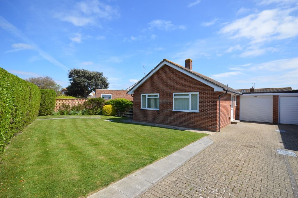 Property photo 1 of 8 Front Bungalow To Rent In Selsey (Main)