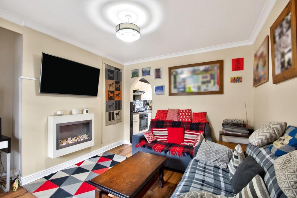 Property photo 2 of 14 40Willowgrove-4.Jpg