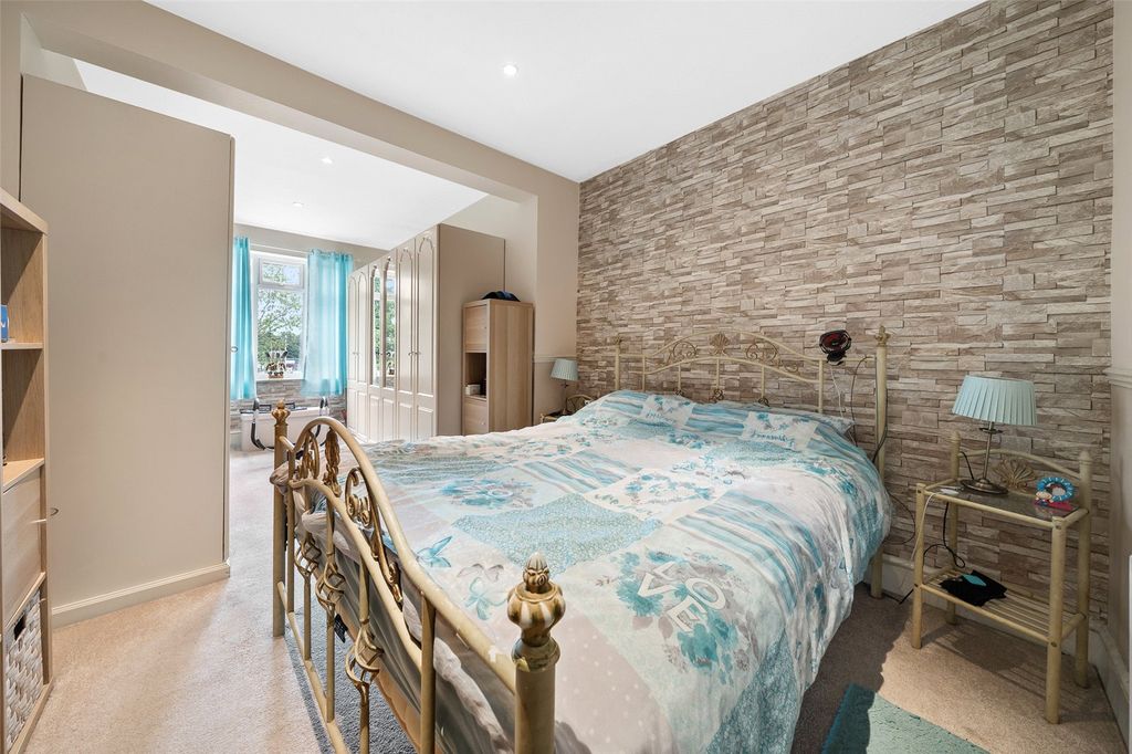 Property photo 3 of 18 Bedroom