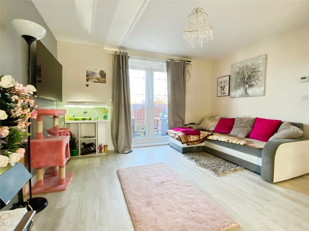 Property photo 2 of 8 Picture No. 23