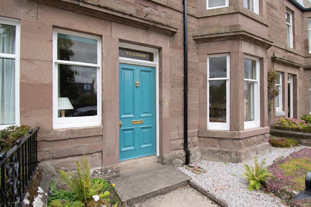 Property photo 2 of 24