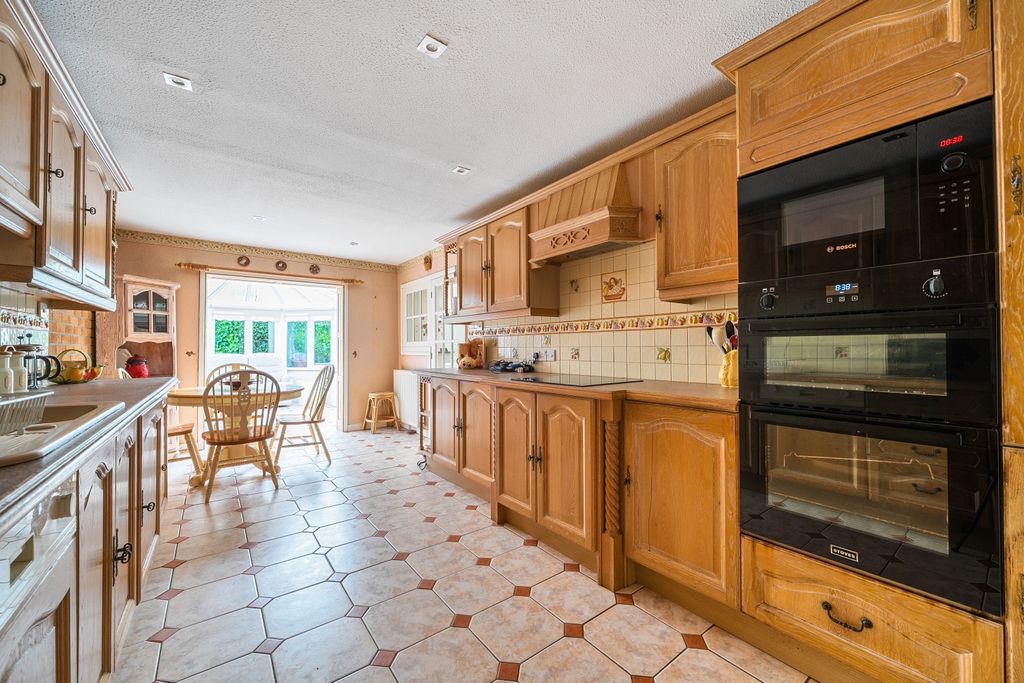 Property photo 2 of 23 1466528-11-6A108Ac15519F