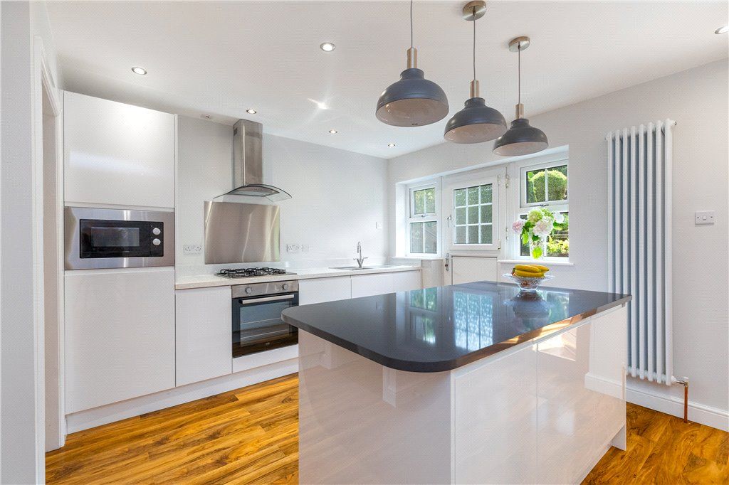 Property photo 2 of 25 Family Kitchen