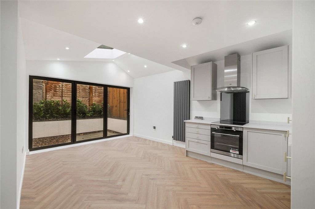 Property photo 1 of 32 Picture No. 09