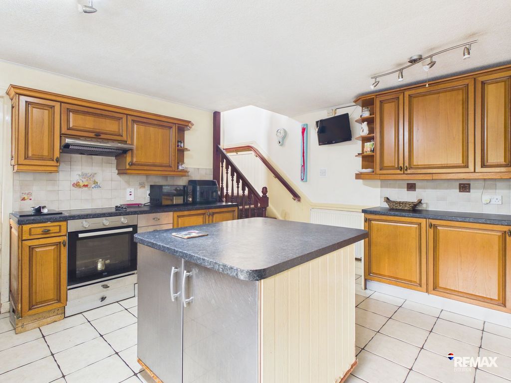 Property photo 3 of 53