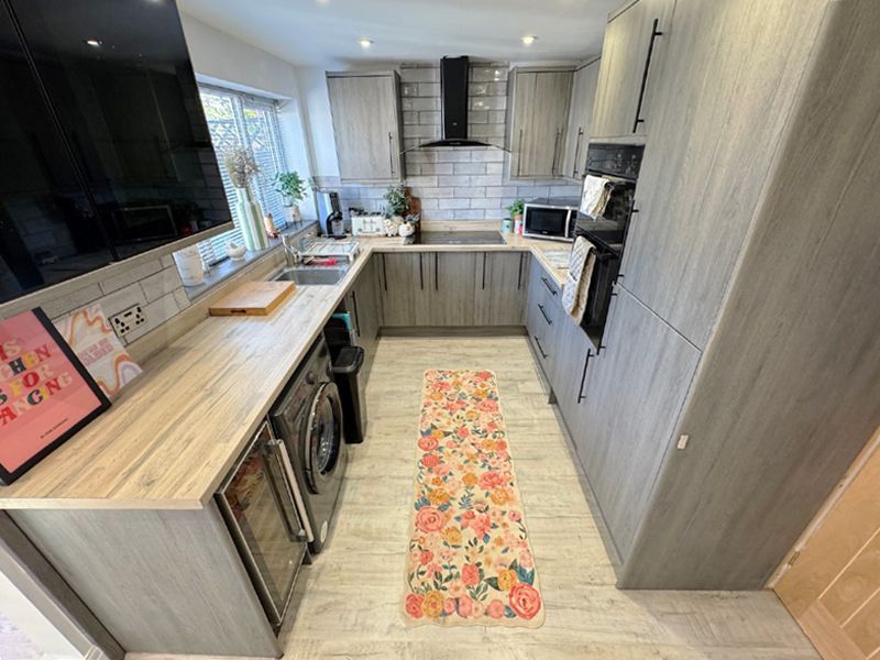 Property photo 2 of 32 Modern Kitchen