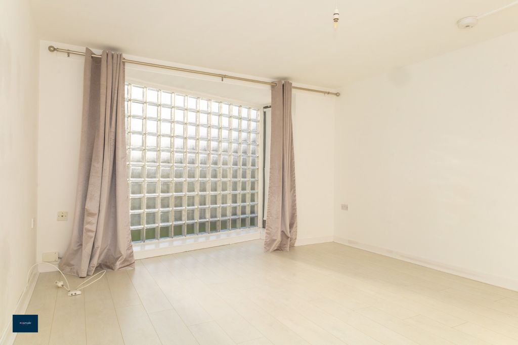 Property photo 3 of 9 Photo 3