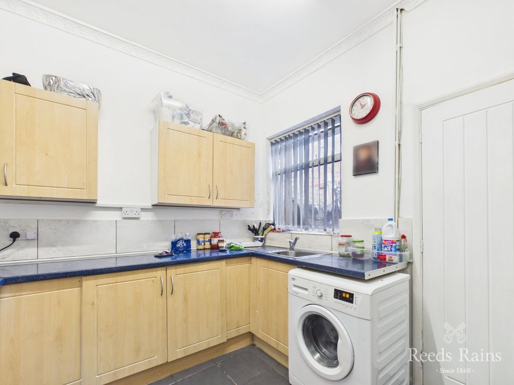 Property photo 3 of 10 Breakfast Kitchen