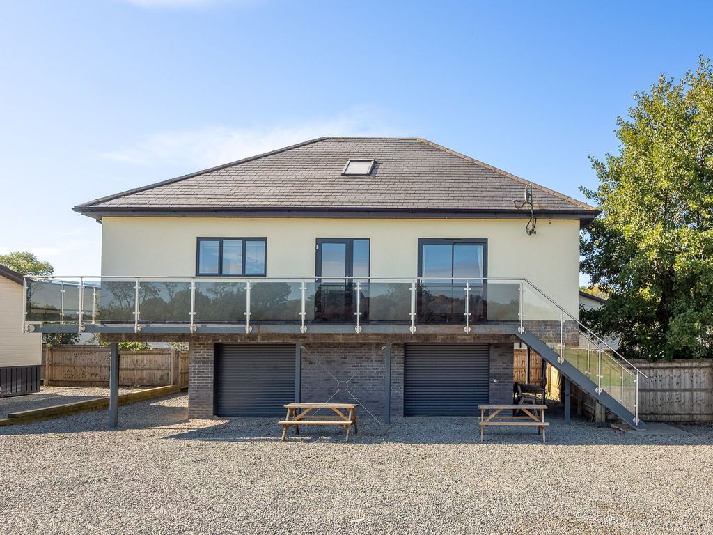 Property photo 2 of 25