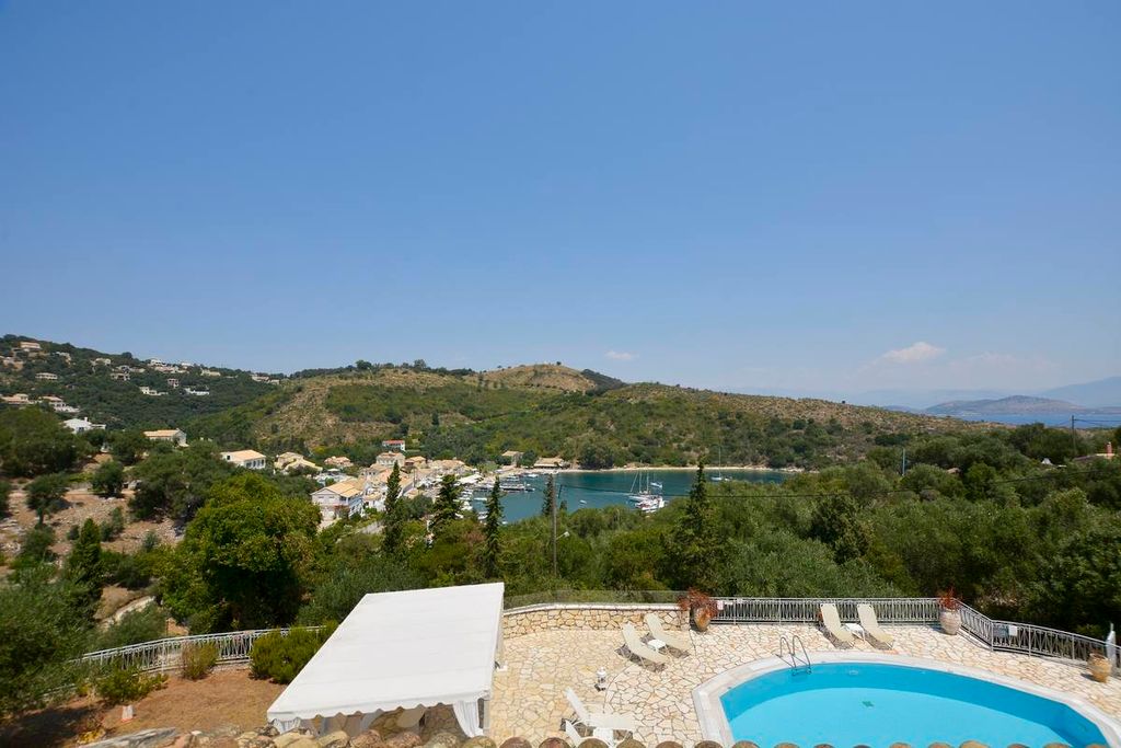 Property photo 3 of 34