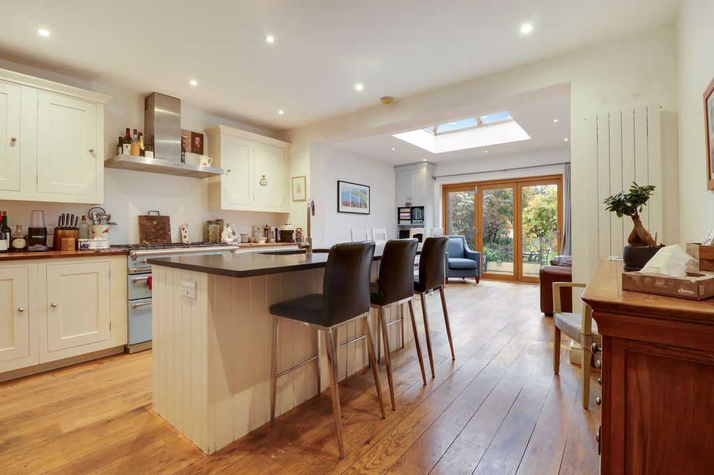 Property photo 3 of 23