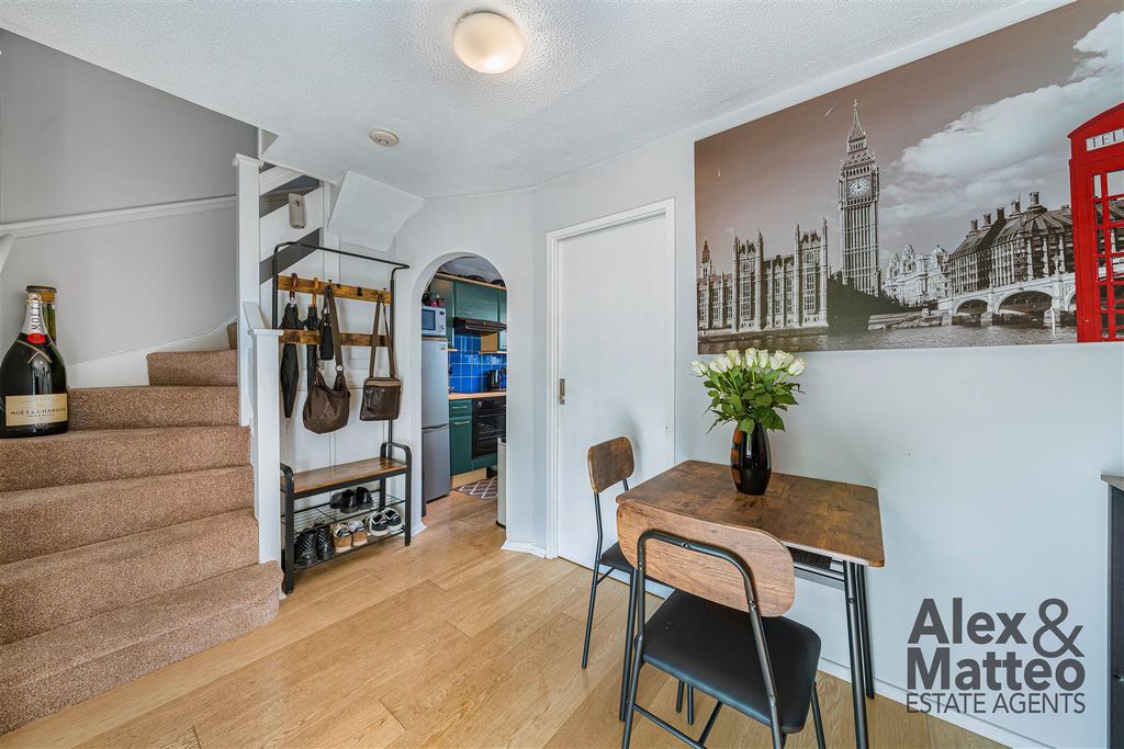 Property photo 2 of 22 Abbey Gardens