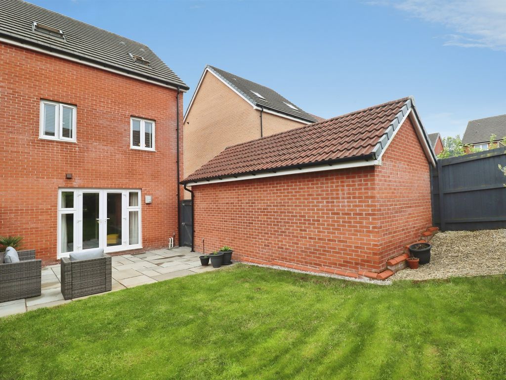 Property photo 2 of 21