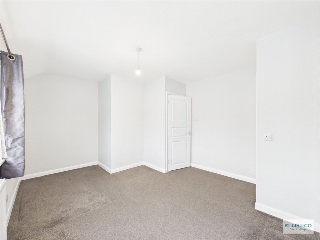 Property photo 3 of 8 Picture No. 12