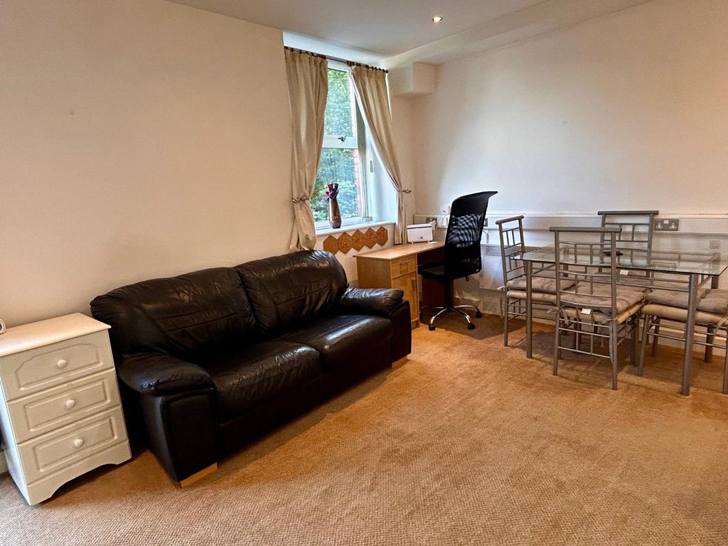 Property photo 2 of 4 225 Castle 3