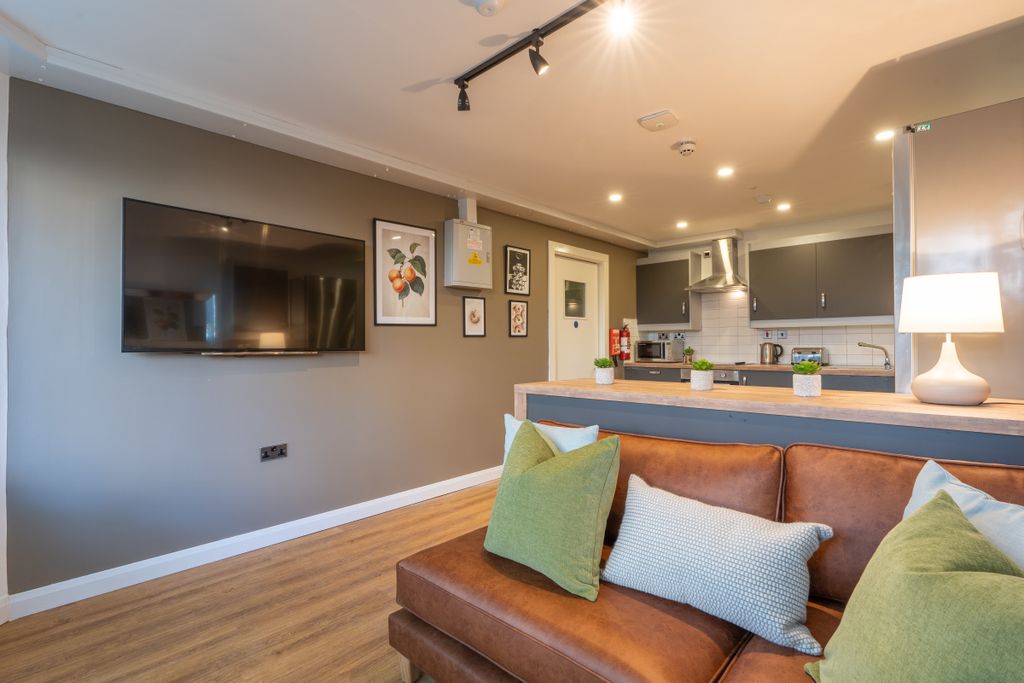 Property photo 1 of 14 Jesmond View Block B Flat 3 Living Room 1