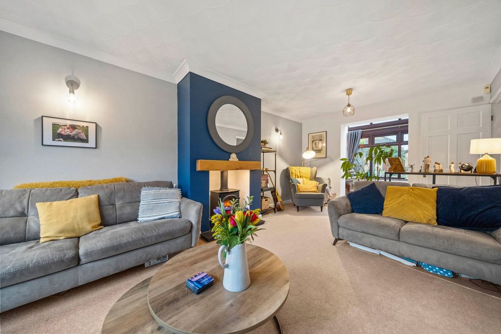 Property photo 2 of 27