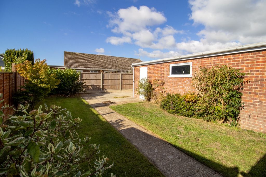 Property photo 2 of 16 5602285