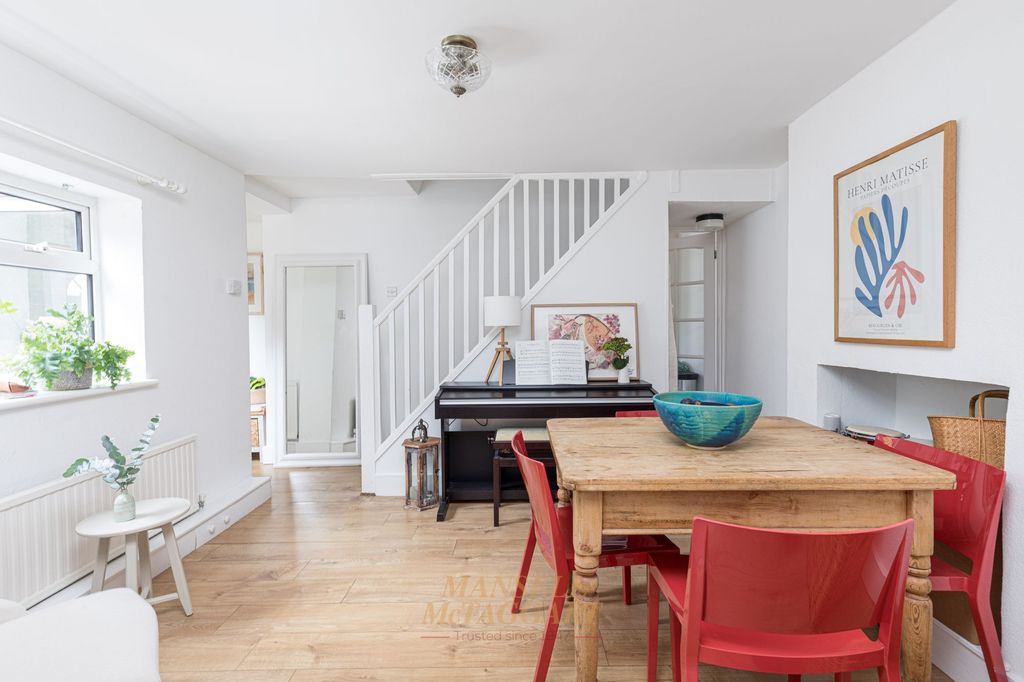 Property photo 3 of 11 Dining Room