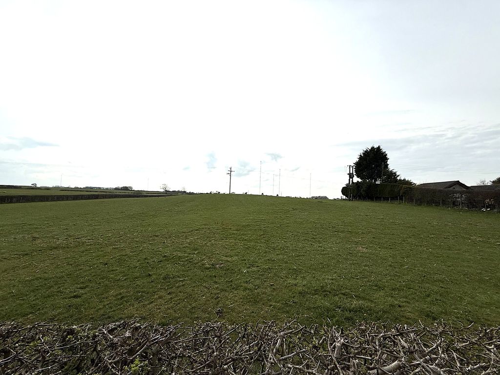 Property photo 2 of 32