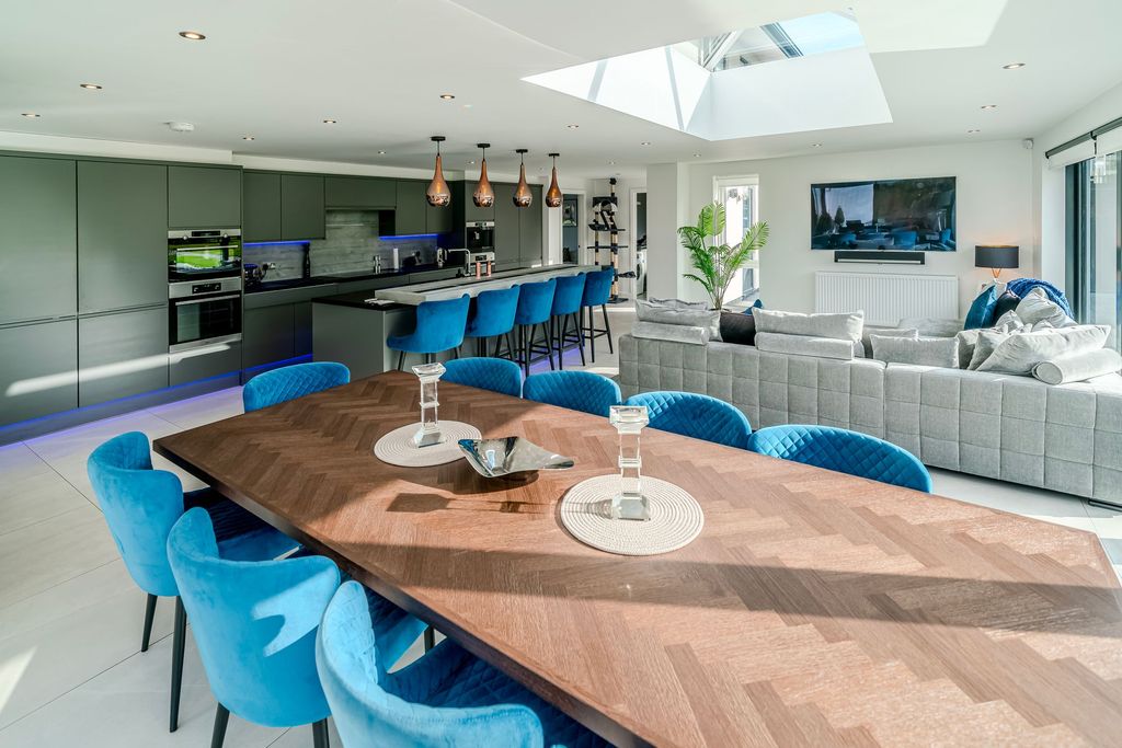 Property photo 3 of 63