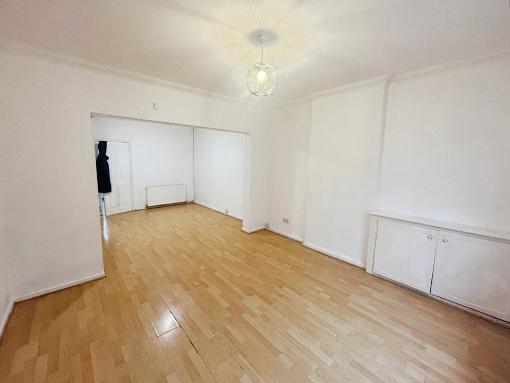 Property photo 3 of 13 Picture No. 18