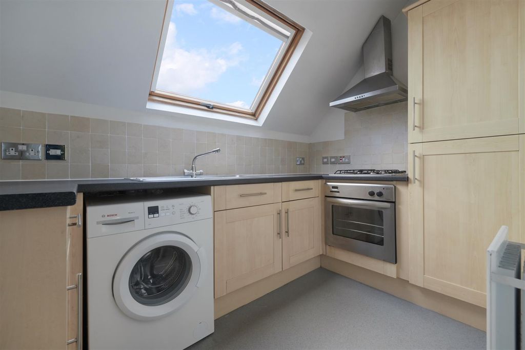 Property photo 3 of 13 Banstead Road (9).Jpg