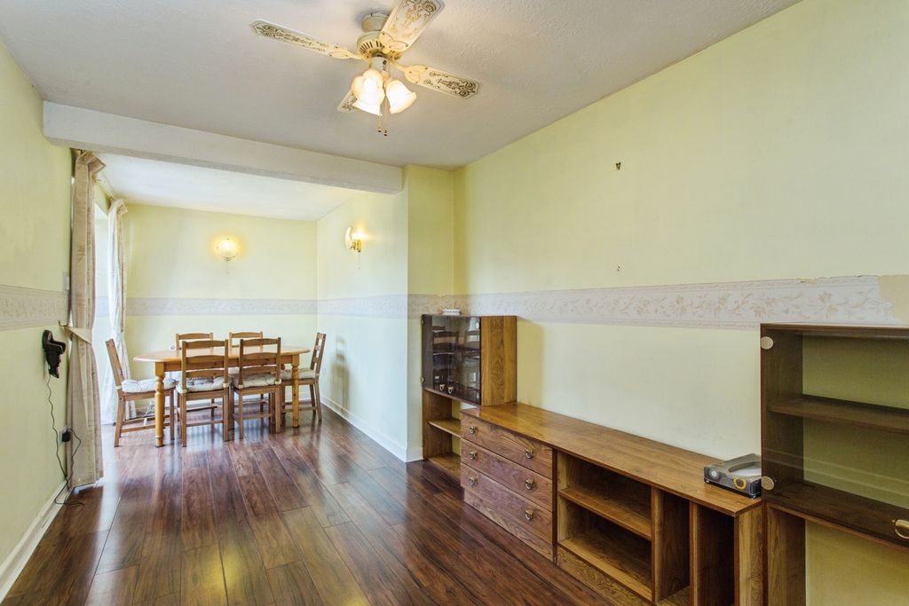 Property photo 3 of 19 Dining Room