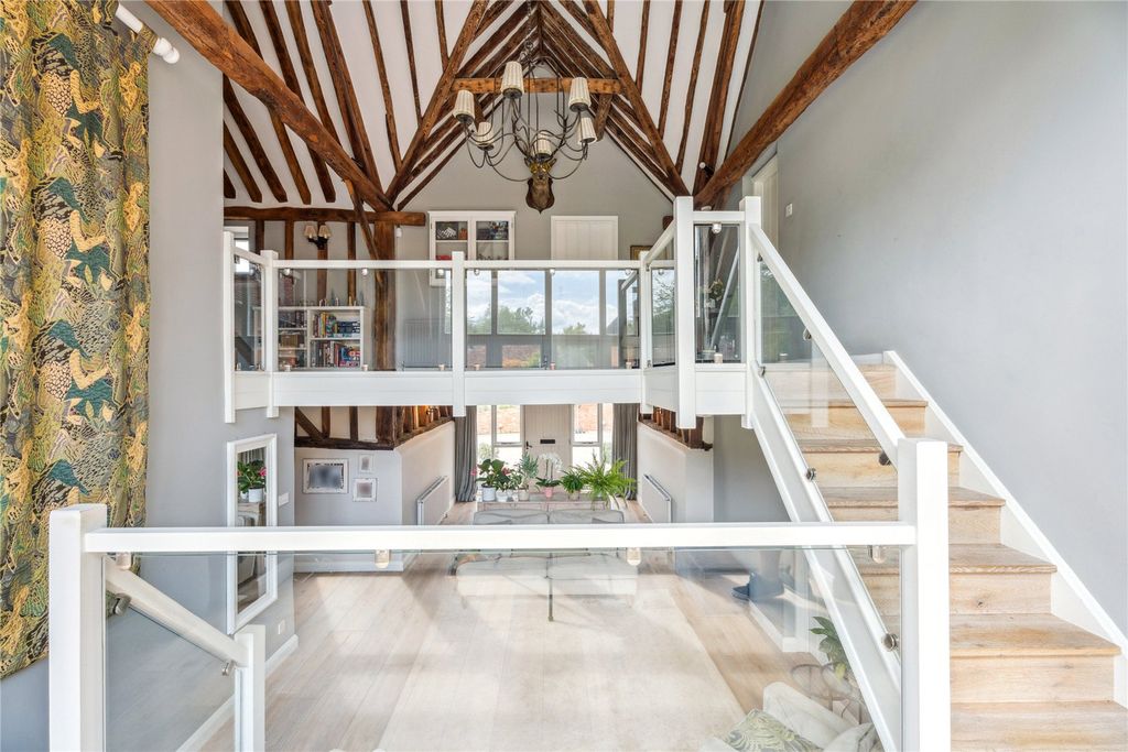 Property photo 2 of 28 Entrance Hall