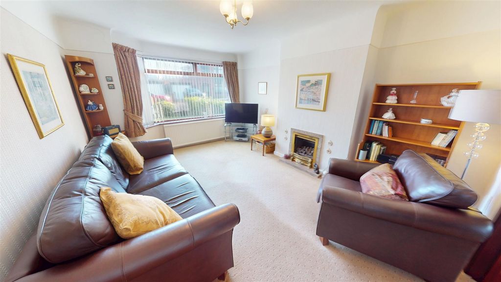 Property photo 2 of 23 Sandfield Road Reception Room